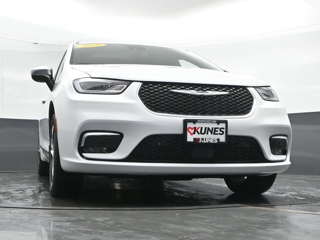 New 2026 Chrysler Pacifica Pinnacle w/ Trailer Tow Group AWD/4WD image 42