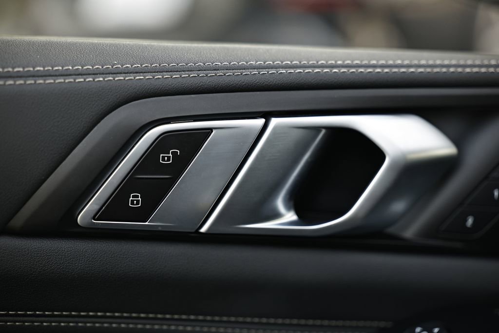 Certified 2024 BMW X5 xDrive40i w/ M Sport Package image 16