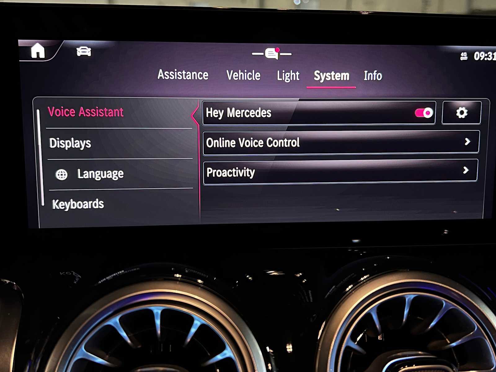 Certified 2025 Mercedes-Benz GLB 250 4MATIC image 40