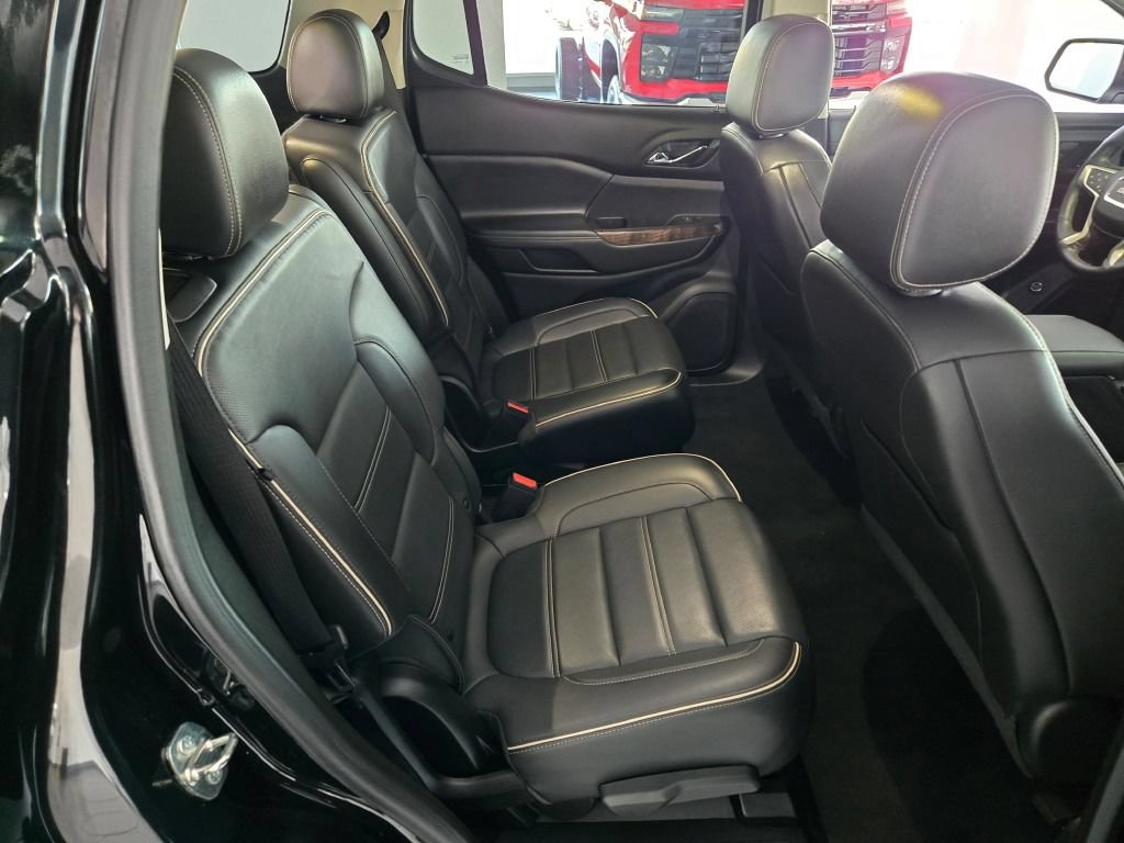 Certified 2023 GMC Acadia Denali w/ Denali Ultimate Package AWD/4WD image 10
