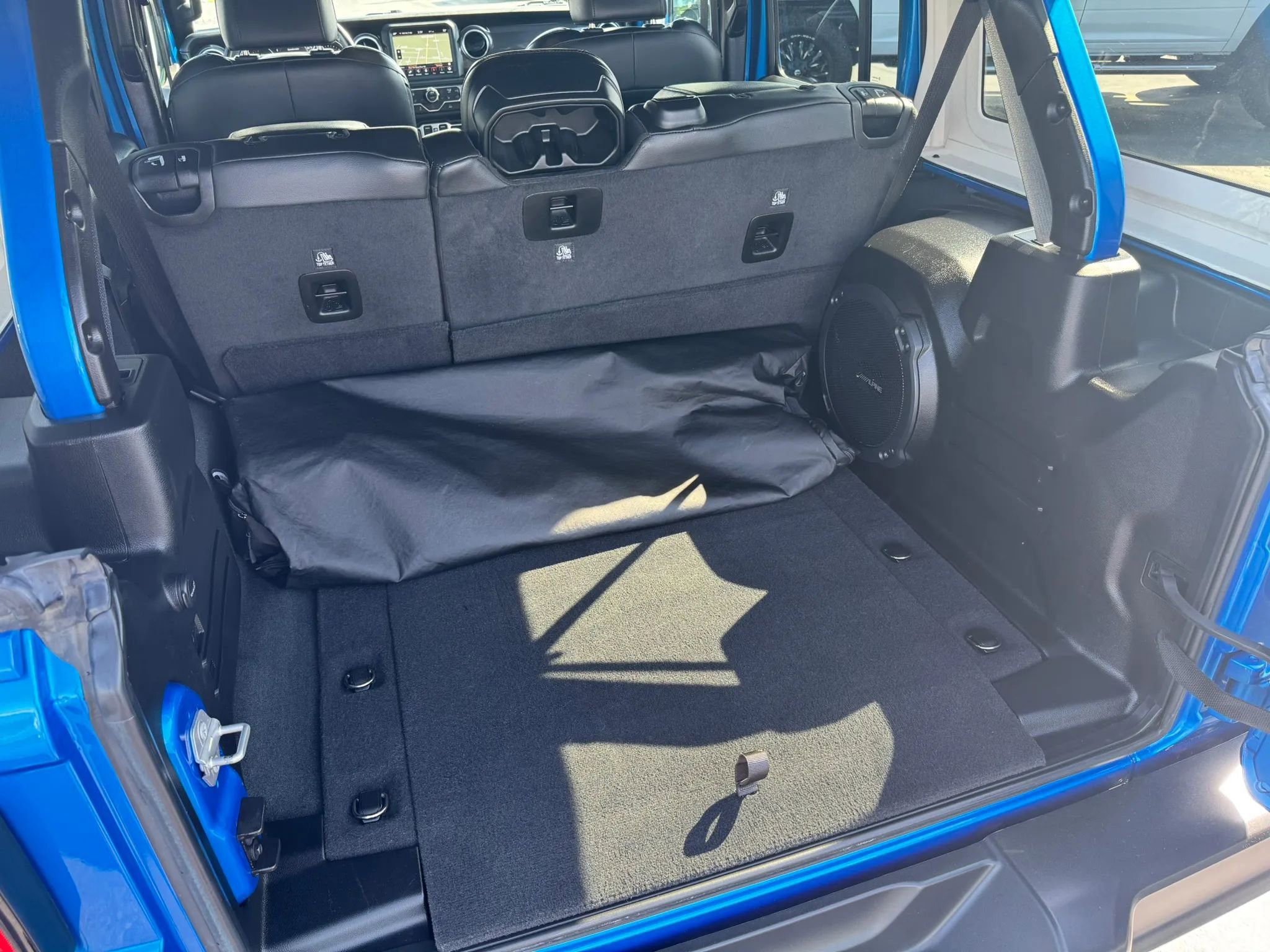 Used 2022 Jeep Wrangler Unlimited Sahara AWD/4WD image 12