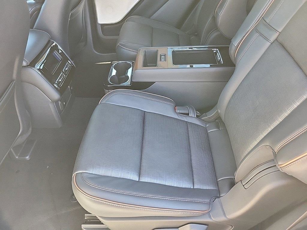 New 2025 Lincoln Aviator Black Label image 15