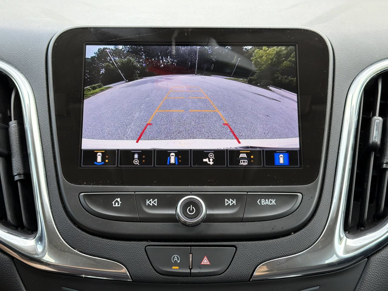 Used 2024 Chevrolet Equinox LT FWD image 5