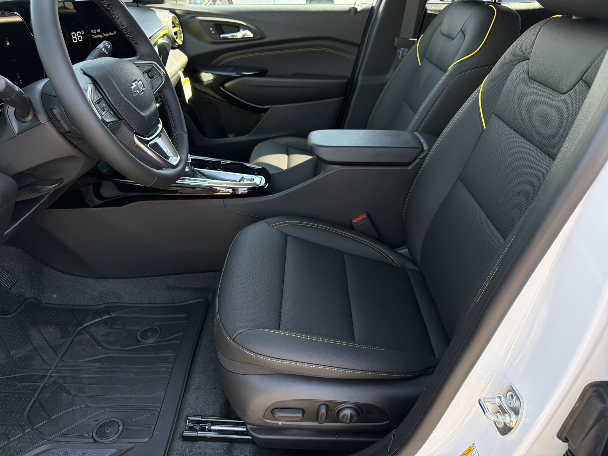 New 2026 Chevrolet Trax ACTIV w/ Sunroof Package FWD image 17