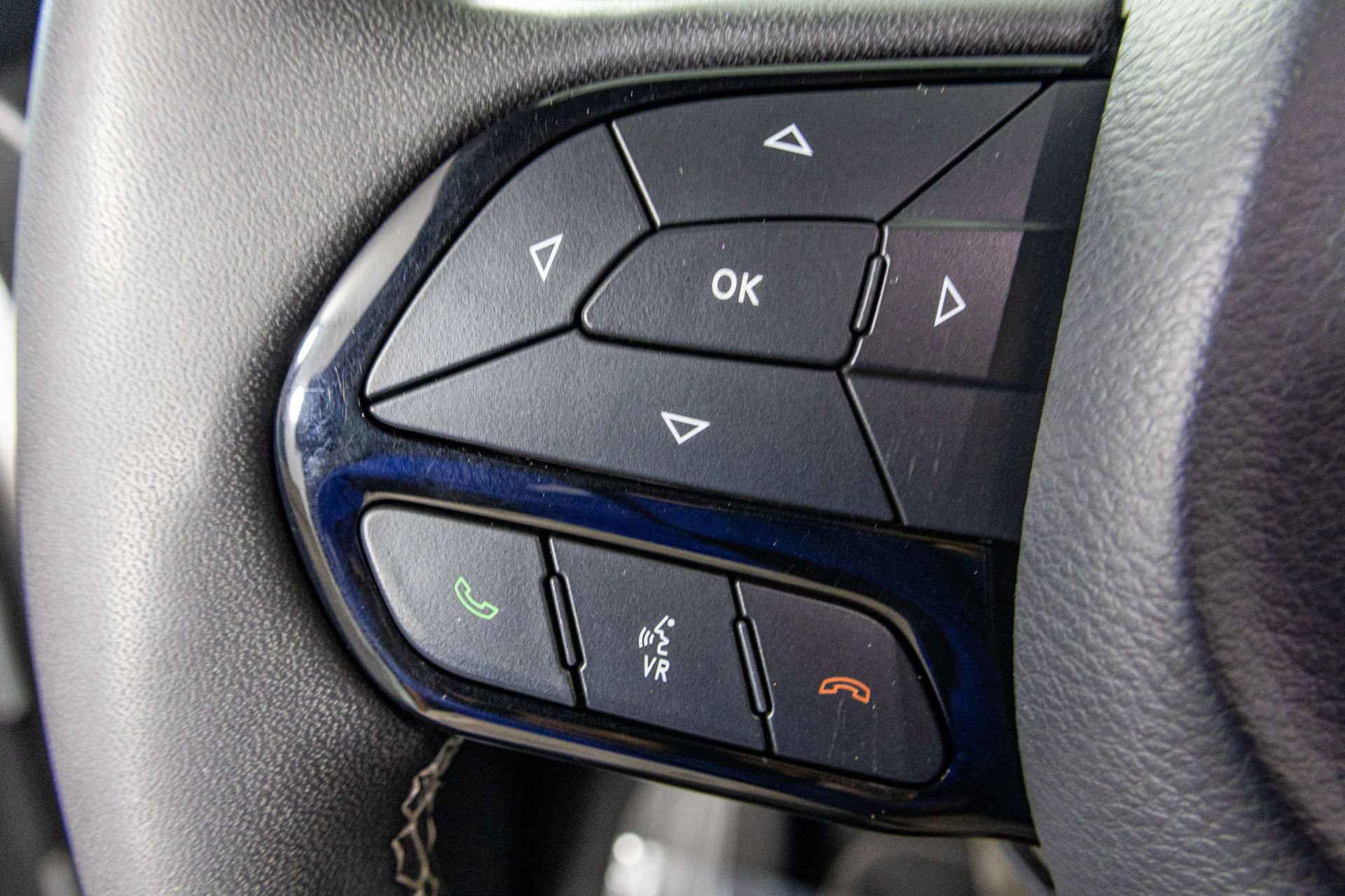 Used 2024 Chrysler Pacifica Limited FWD image 33