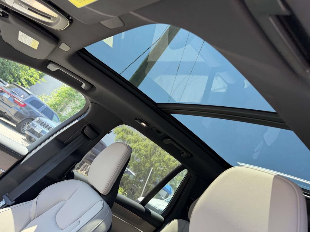 New 2026 Volvo XC90 B5 Plus w/ Protection Package Premier AWD/4WD image 18