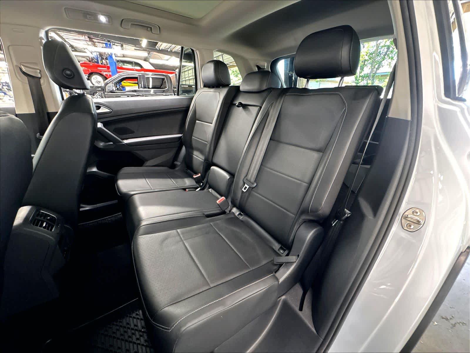 Used 2018 Volkswagen Tiguan SE AWD/4WD image 25