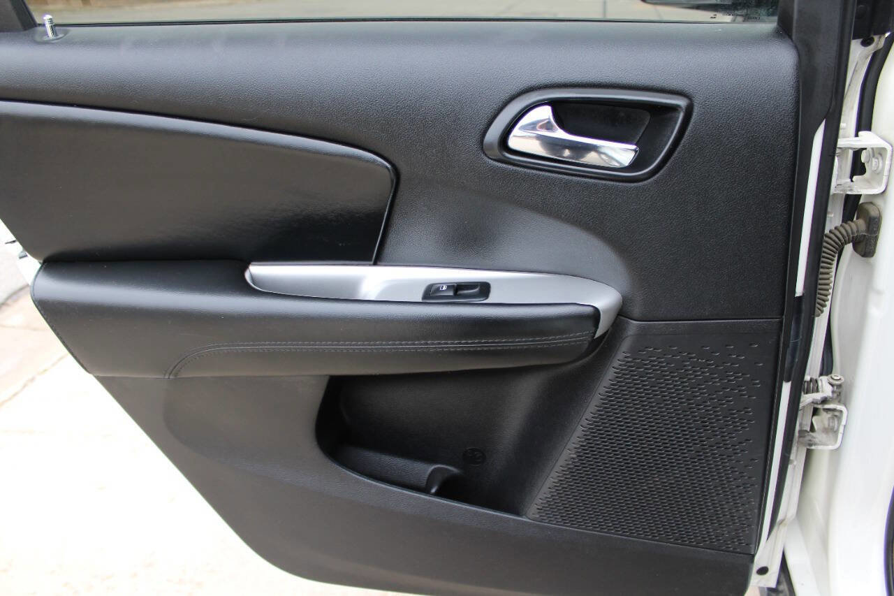 Used 2017 Dodge Journey SXT w/ Comfort/Convenience Group image 10