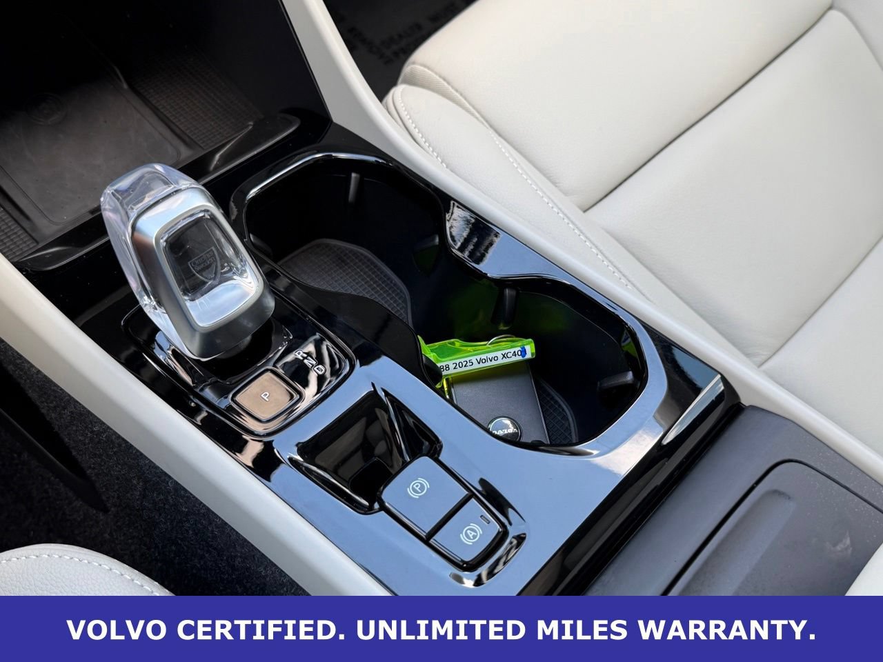 Certified 2025 Volvo XC40 B5 Ultra AWD/4WD image 21