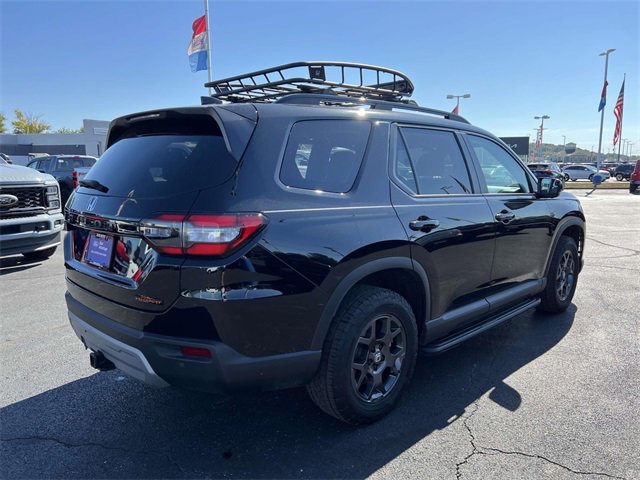 Used 2025 Honda Pilot TrailSport image 8