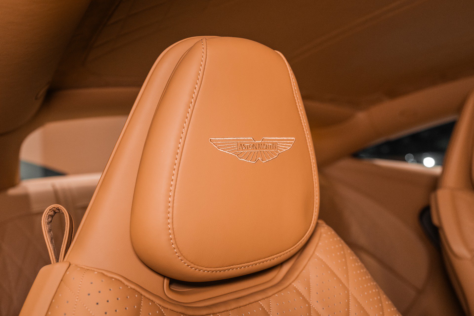Used 2024 Aston Martin DB12 Coupe RWD image 5