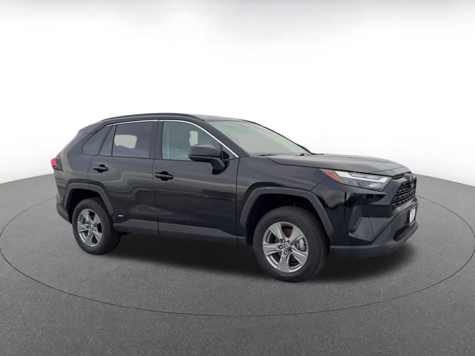 Used 2025 Toyota RAV4 LE image 2
