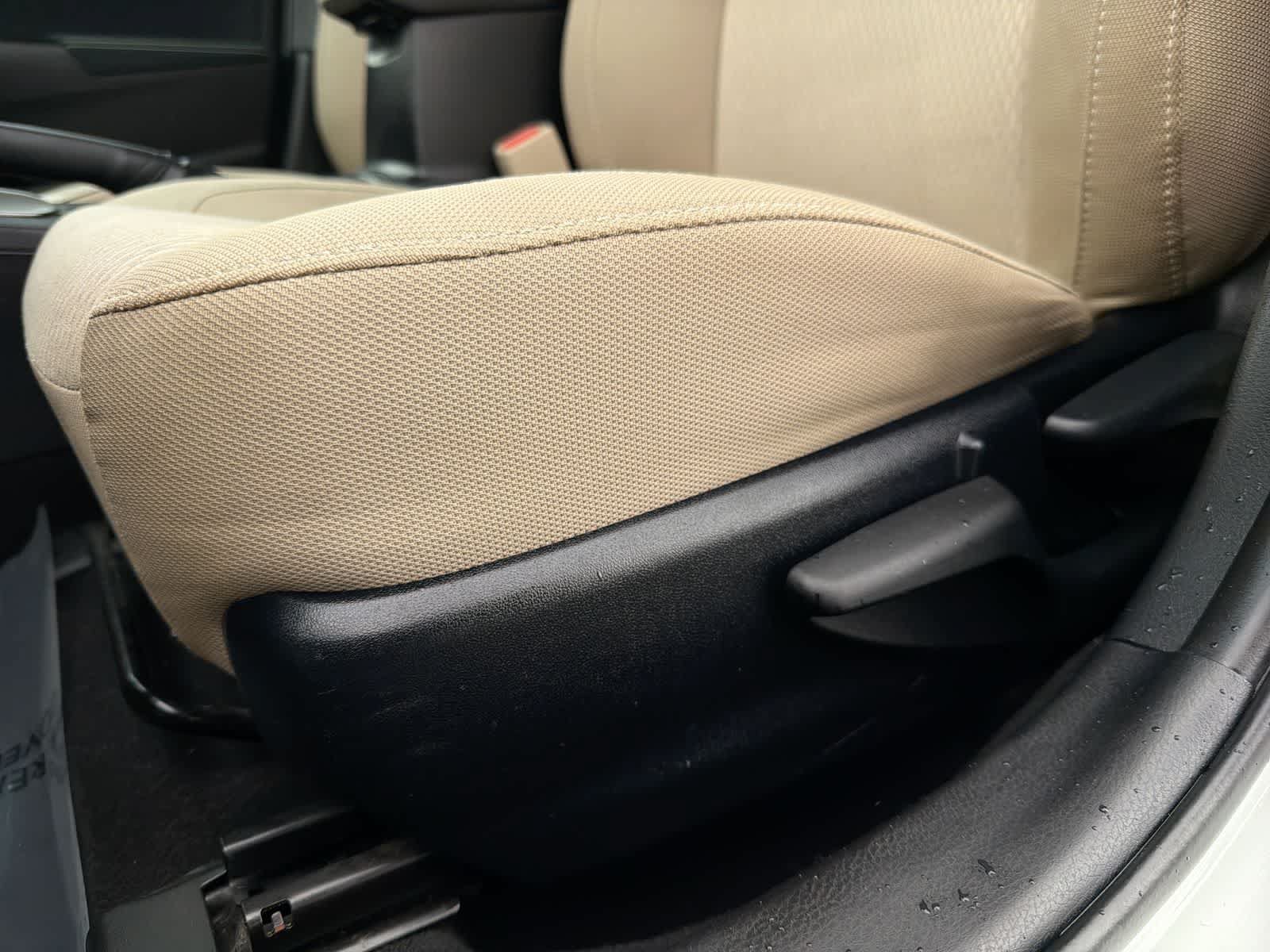 Used 2015 Toyota Corolla LE FWD image 18