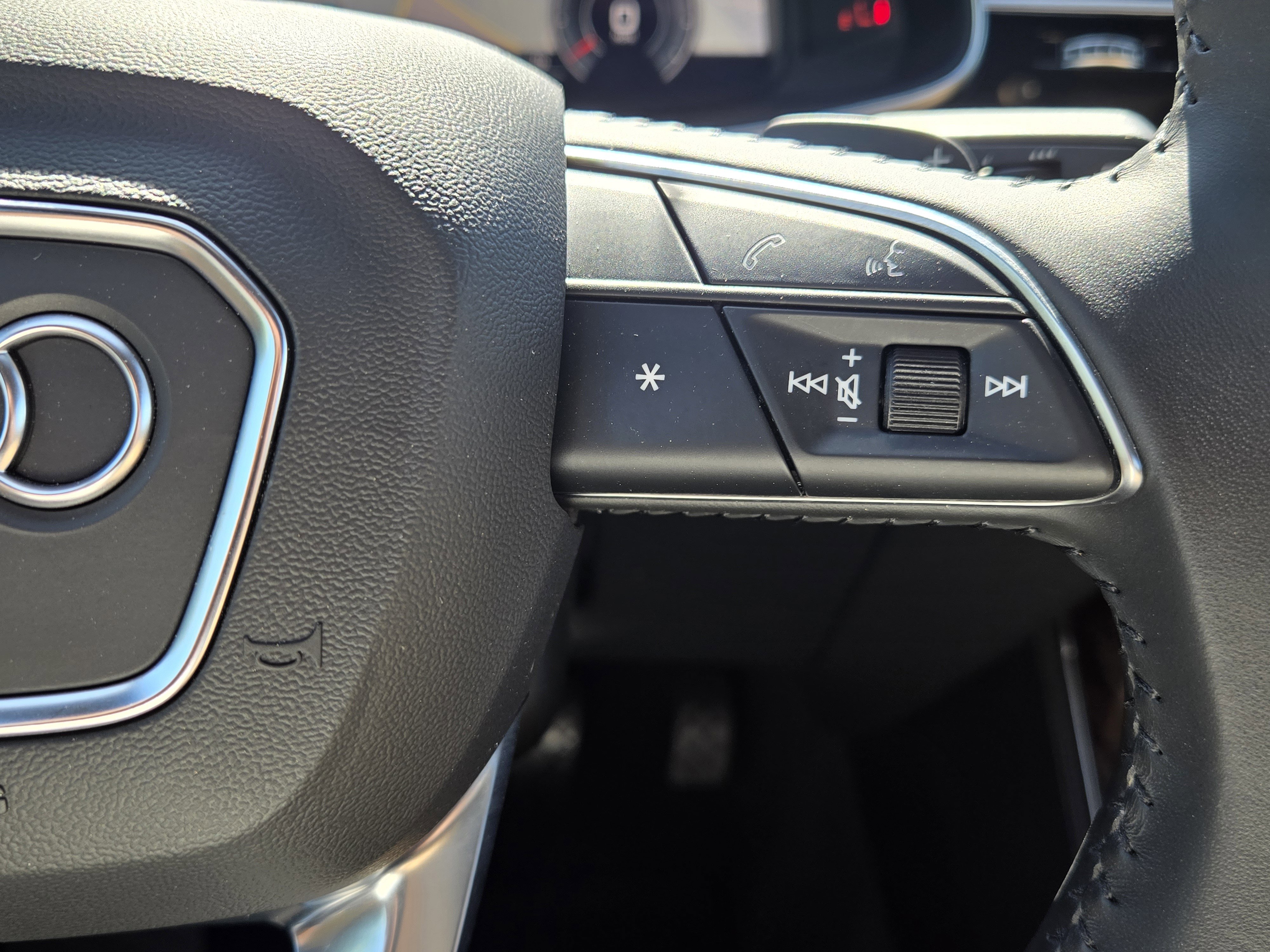 Used 2020 Audi Q8 Prestige image 31