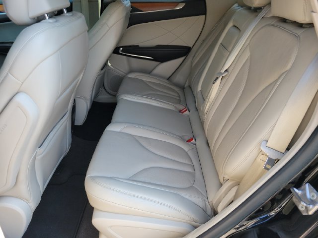 Used 2019 Lincoln MKC Select w/ Select Plus Package FWD image 16