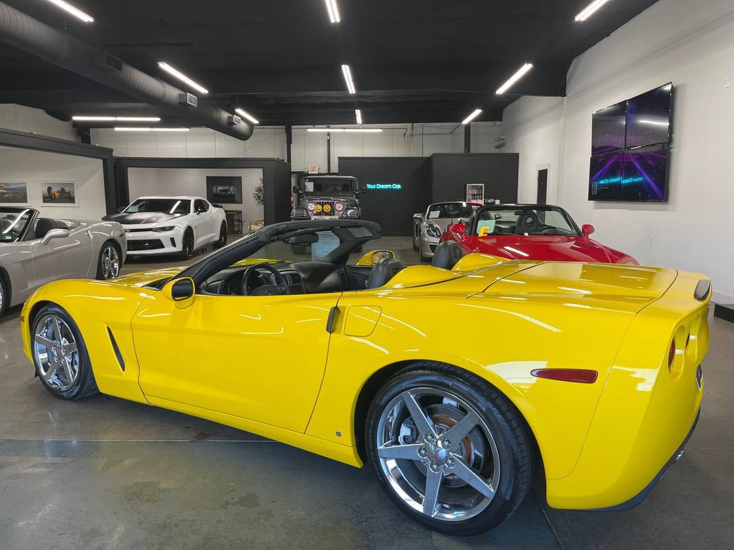 Used 2007 Chevrolet Corvette Convertible w/ Preferred Equipment Group RWD image 9