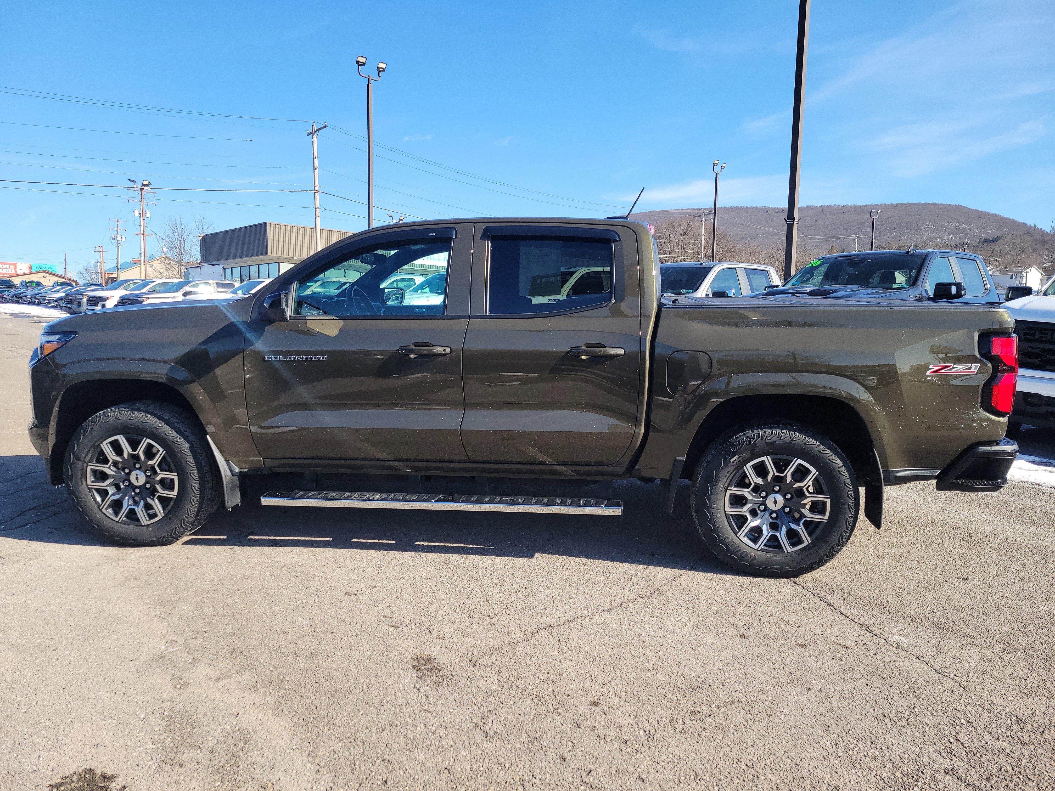 Used 2023 Chevrolet Colorado Z71 w/ Z71 Convenience Package 2 image 4