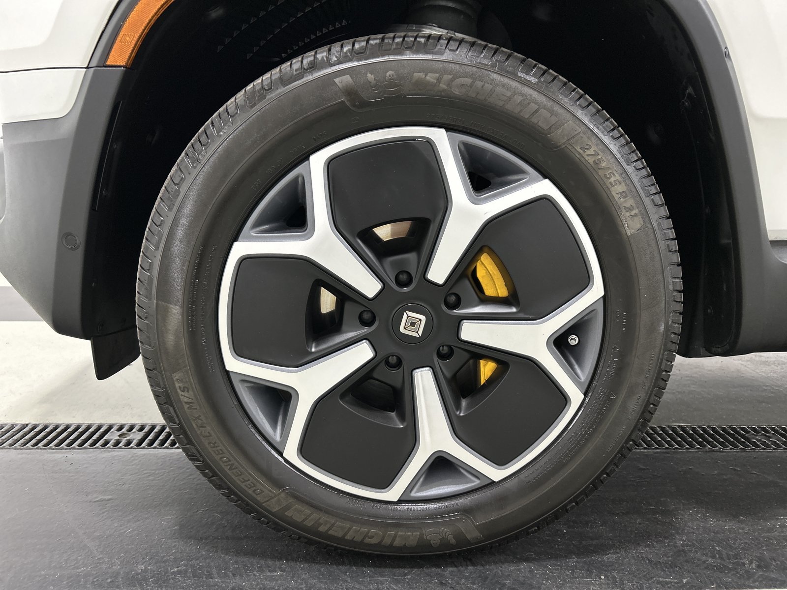 Used 2023 Rivian R1S Adventure AWD/4WD image 9