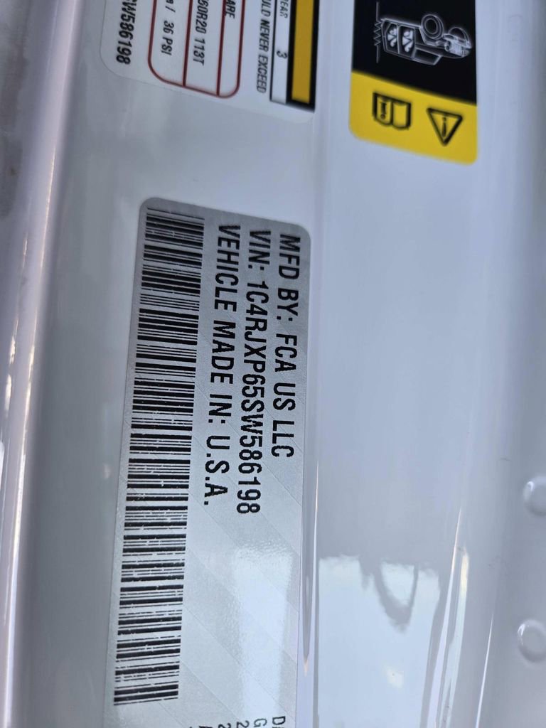 Used 2025 Jeep Wrangler Unlimited Sahara w/ Safety Group image 35