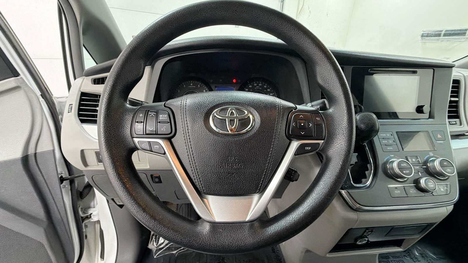 Used 2015 Toyota Sienna LE FWD image 16