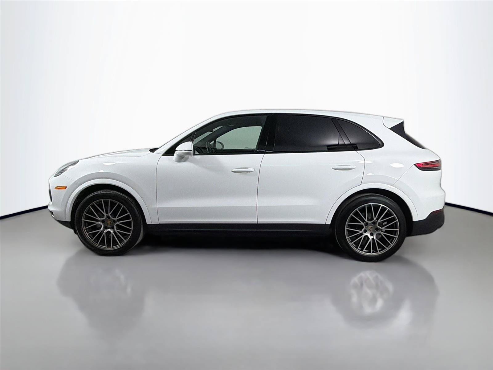 Certified 2023 Porsche Cayenne Platinum Edition AWD/4WD image 2