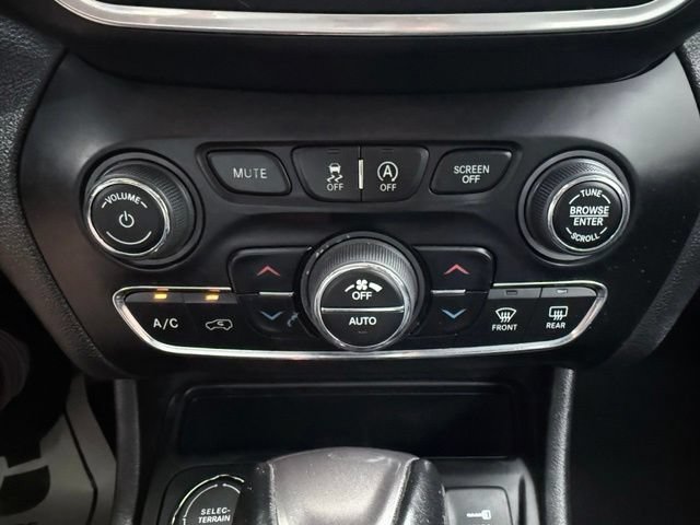 Used 2023 Jeep Cherokee Altitude Lux AWD/4WD image 27