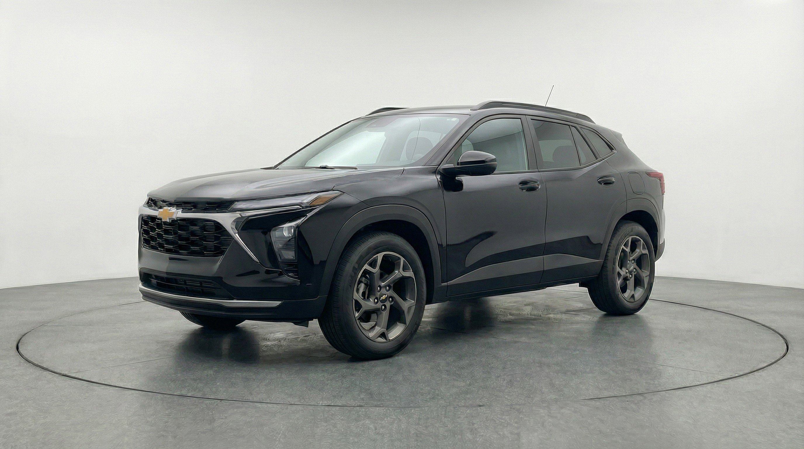 Used 2025 Chevrolet Trax LT image 3