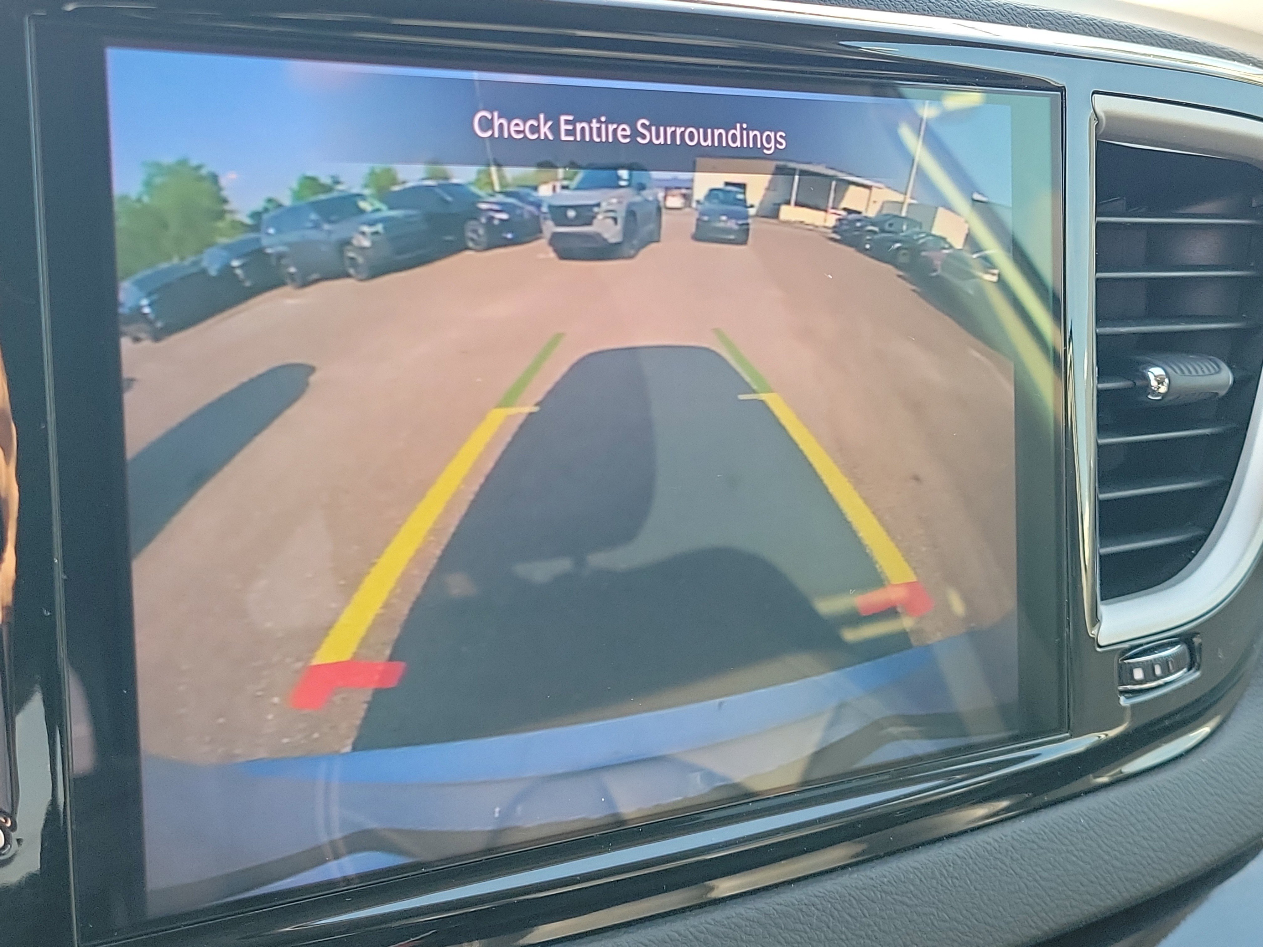 Used 2024 Chrysler Pacifica Touring-L image 32