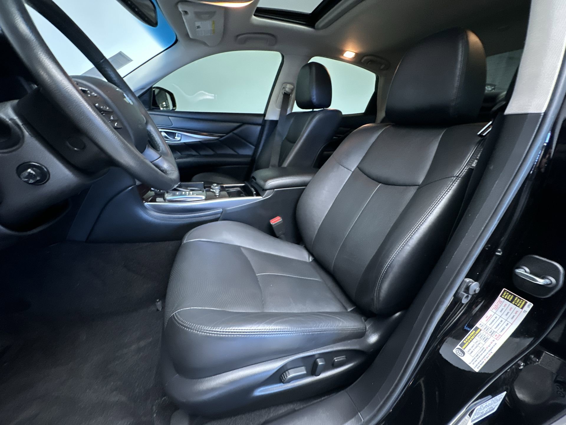 Used 2016 INFINITI Q70 3.7 AWD/4WD image 11