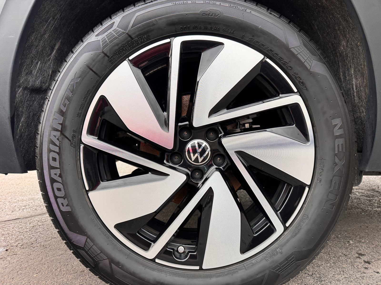 Used 2025 Volkswagen Atlas SE image 32