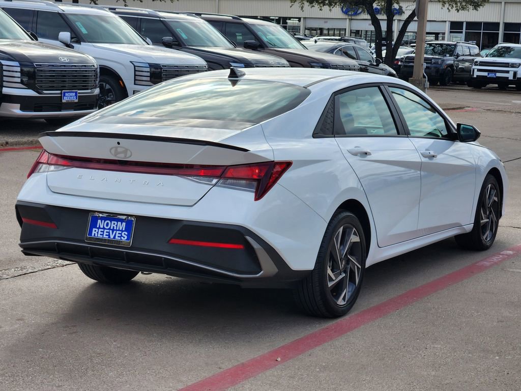Used 2025 Hyundai Elantra Sport image 5
