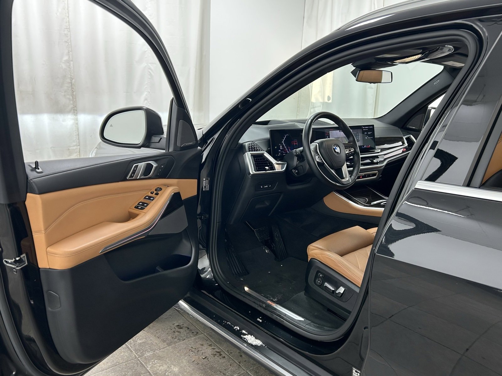 Used 2024 BMW X5 xDrive40i w/ Premium Package image 24