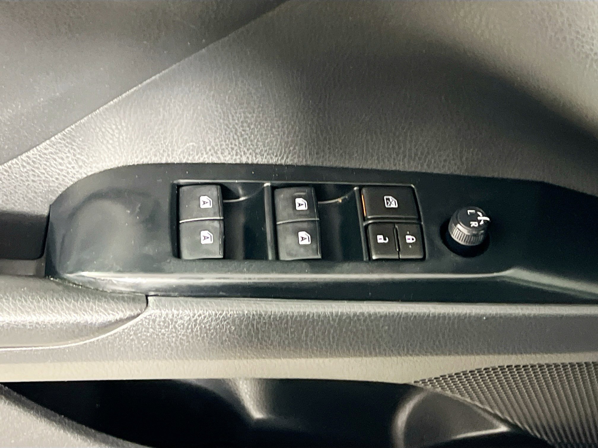 Used 2018 Toyota Camry SE FWD image 16