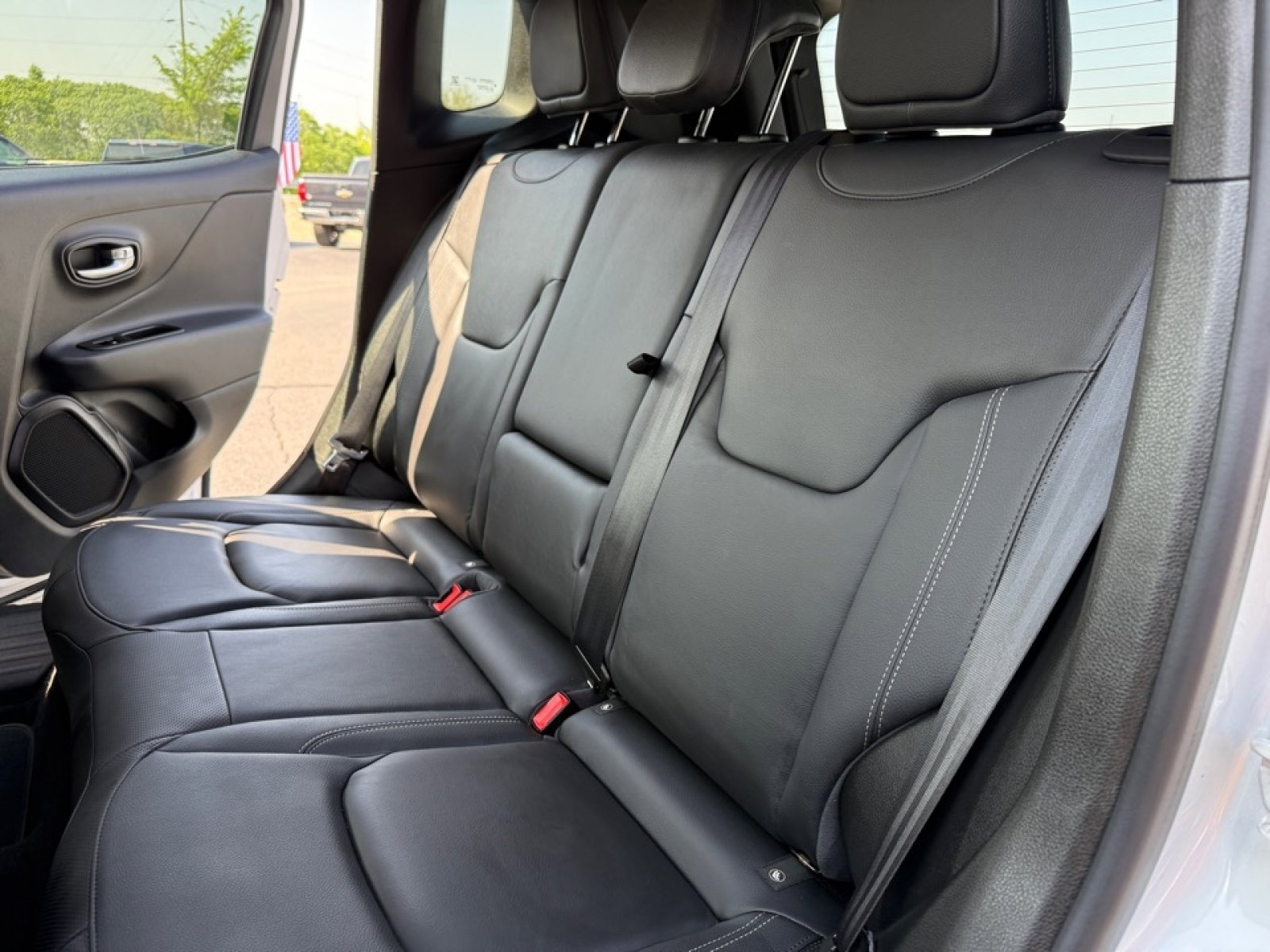 Used 2021 Jeep Renegade Limited image 17
