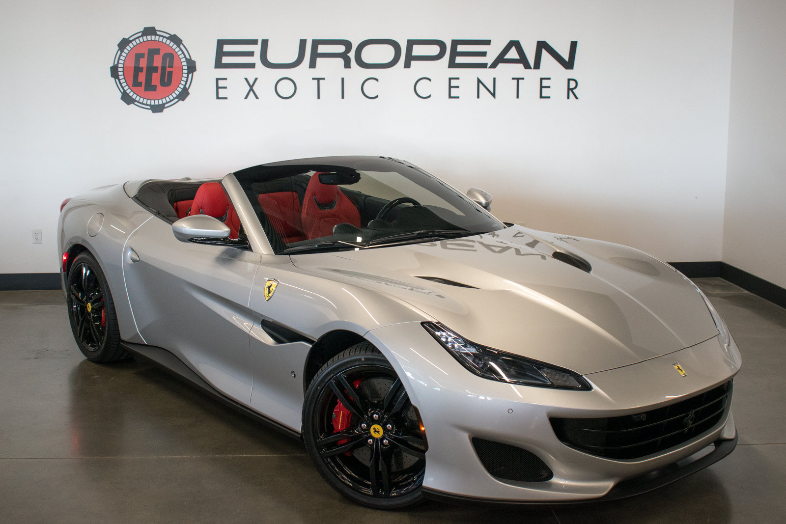 Used 2019 Ferrari Portofino RWD image 2