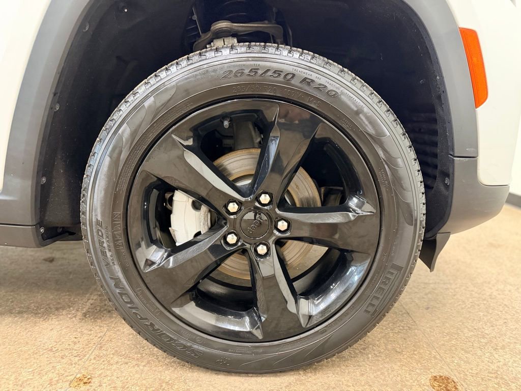 Used 2023 Jeep Grand Cherokee Limited w/ Black Appearance Package image 27