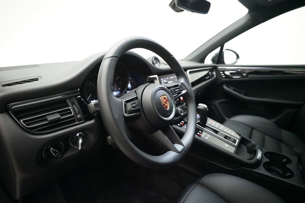 Certified 2026 Porsche Macan image 14