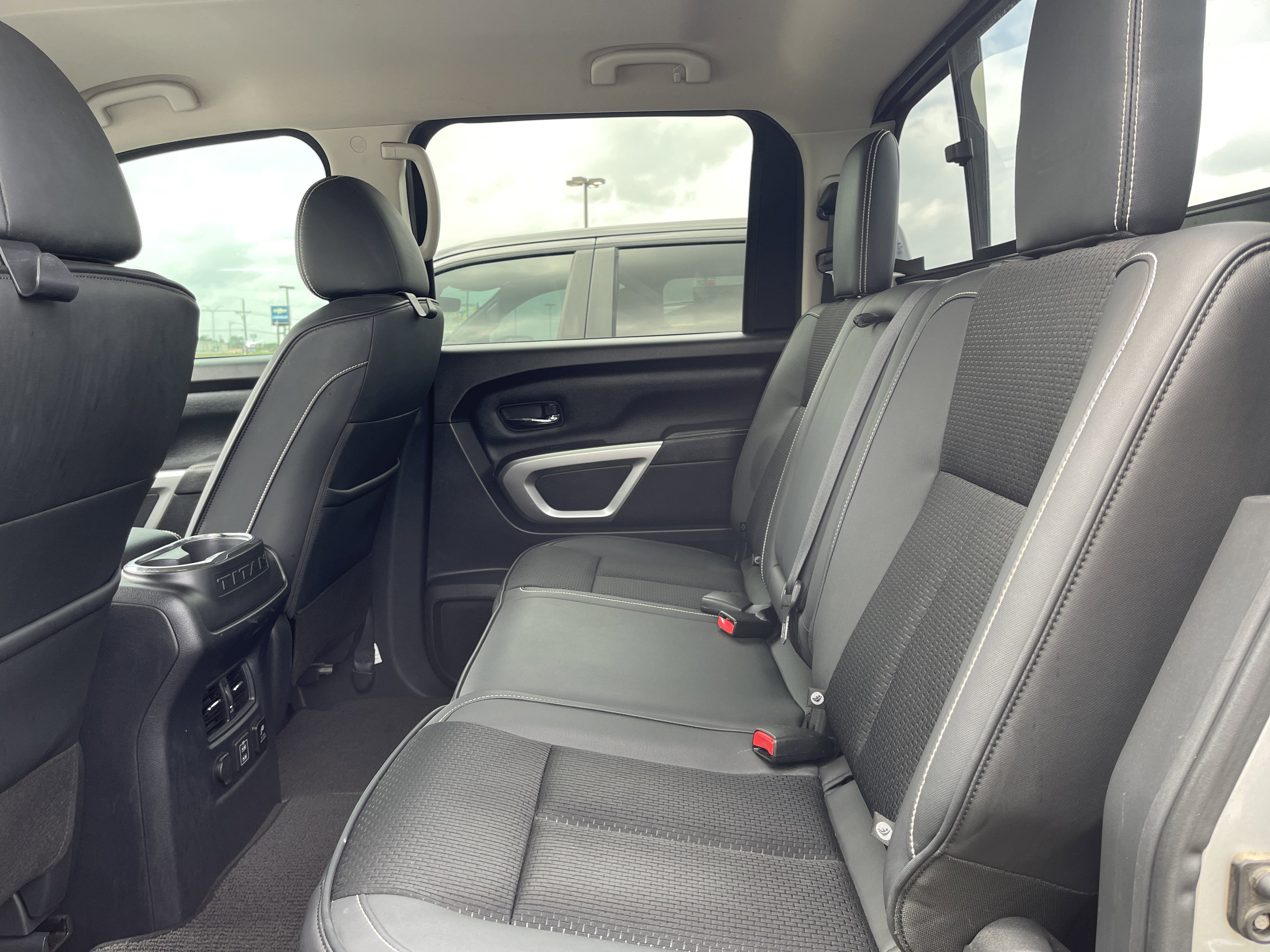 Used 2019 Nissan Titan PRO-4X AWD/4WD image 38