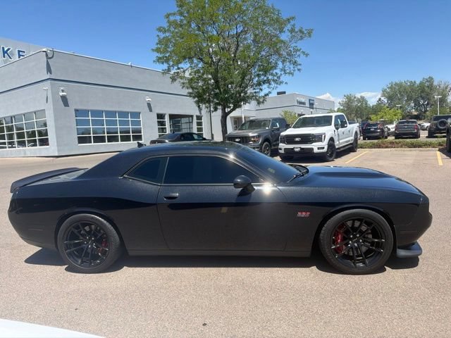 Used 2015 Dodge Challenger SRT w/ Technology Group RWD image 9
