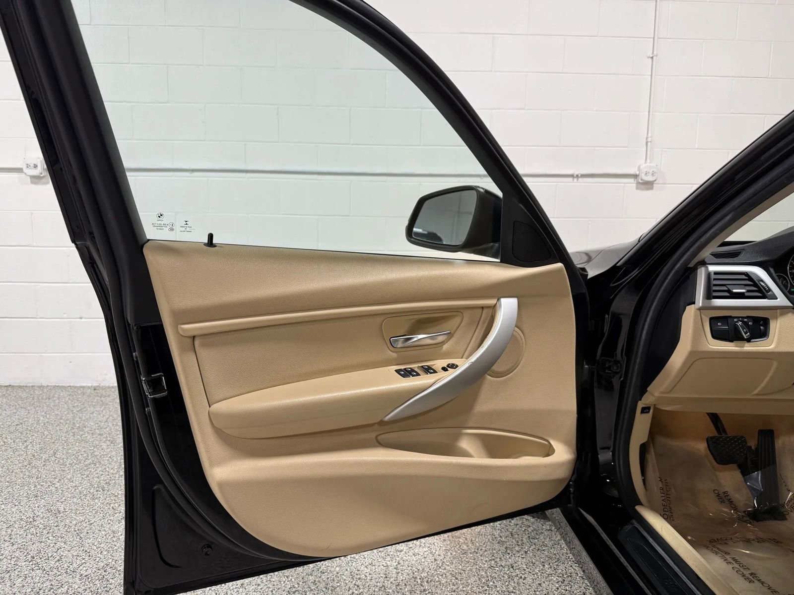 Used 2016 BMW 320i Sedan RWD image 10