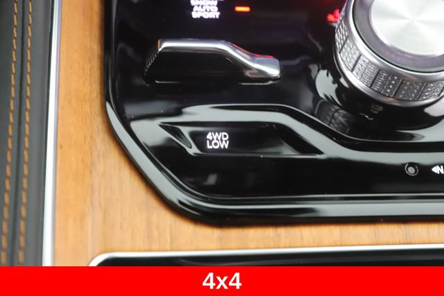 Used 2025 Jeep Grand Wagoneer Series III w/ Rear Seat Video Group 1 AWD/4WD image 28
