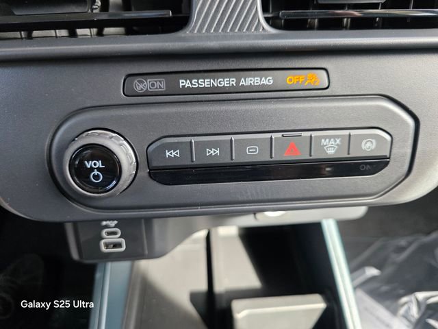 New 2026 Ford Maverick XL image 19