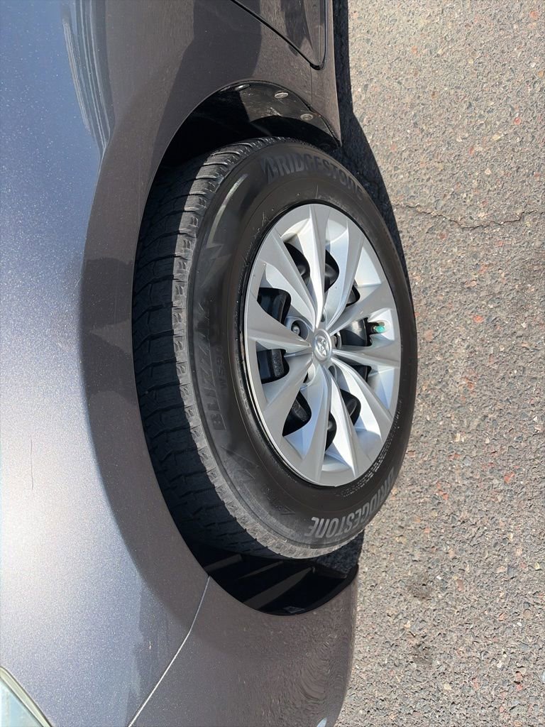 Used 2016 Toyota Camry LE FWD image 9