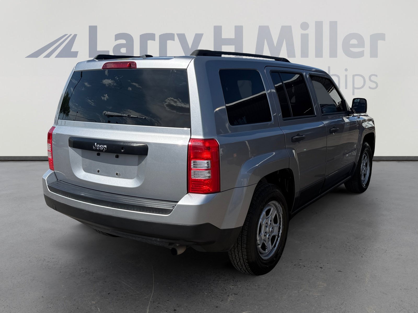 Used 2017 Jeep Patriot Sport FWD image 5
