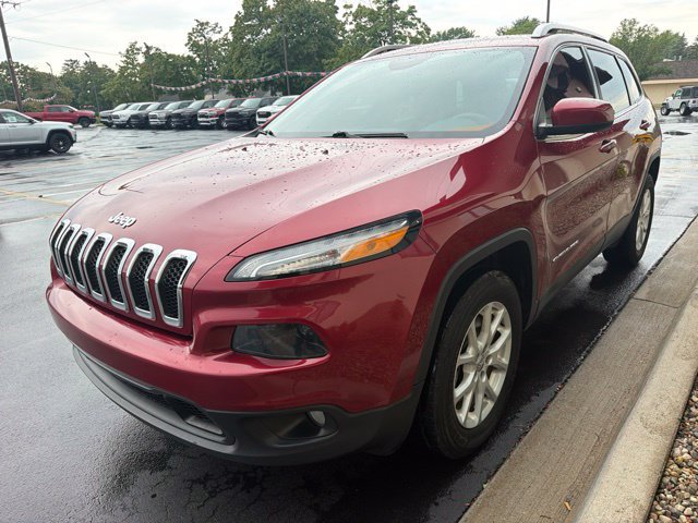 Used 2016 Jeep Cherokee Latitude w/ Cold Weather Group AWD/4WD image 12