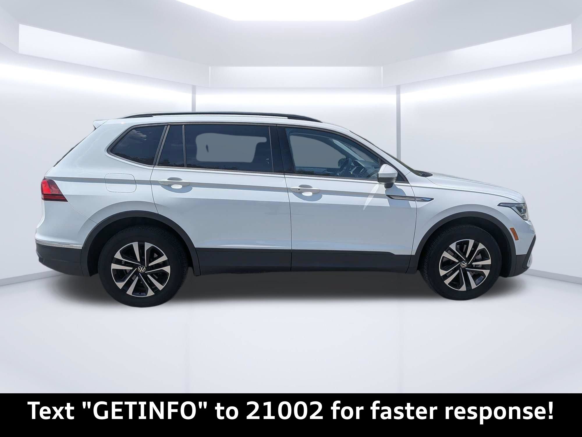 Used 2023 Volkswagen Tiguan S FWD image 2