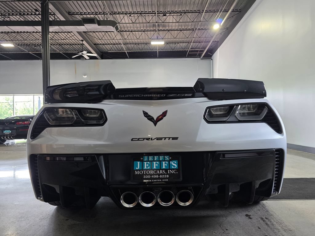Used 2016 Chevrolet Corvette Z06 w/ 3LZ Preferred Equipment Group RWD image 5