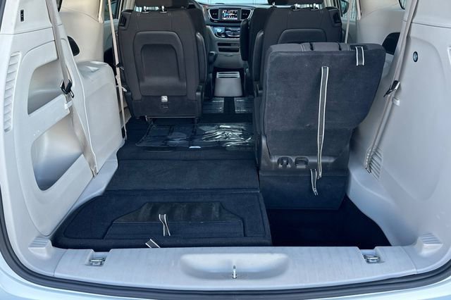 Certified 2023 Chrysler Voyager LX image 18