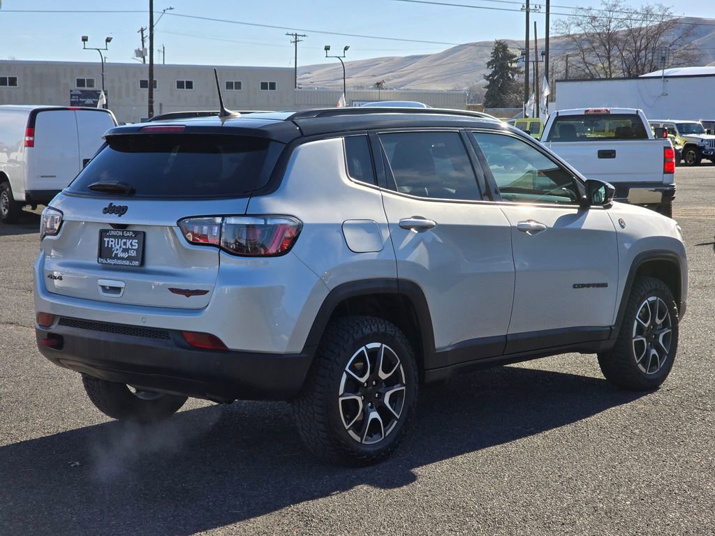 Used 2024 Jeep Compass Trailhawk image 5