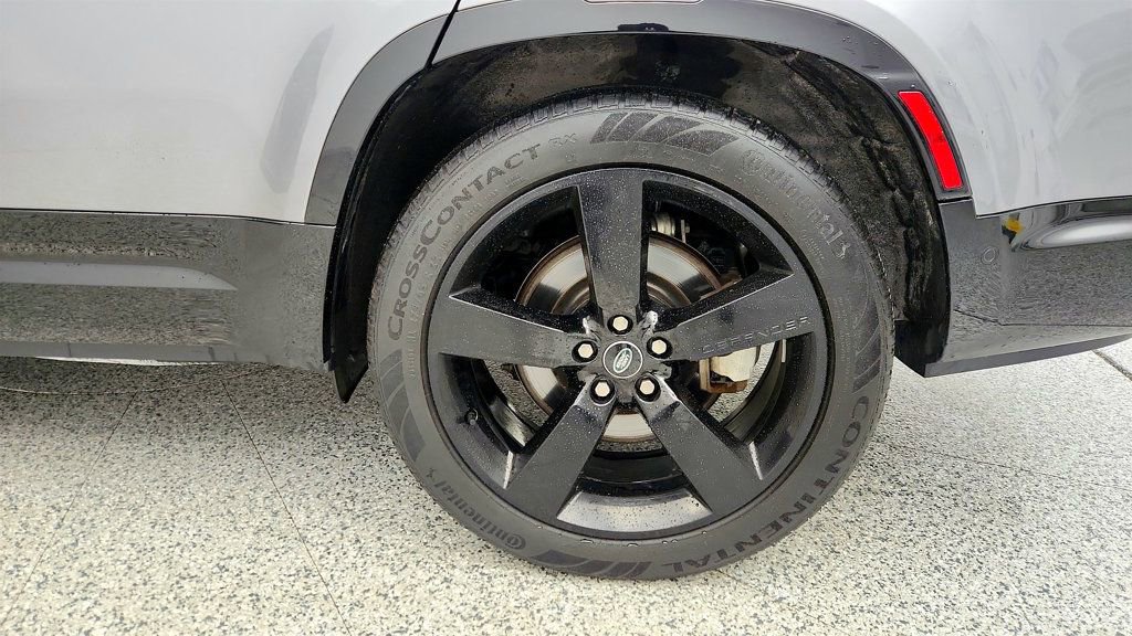 Used 2024 Land Rover Defender 130 X-Dynamic SE image 9